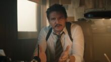 佩德罗·帕斯卡 (Pedro Pascal) 是手机游戏 Merge Mansion 新广告宣传活动中的一名侦探